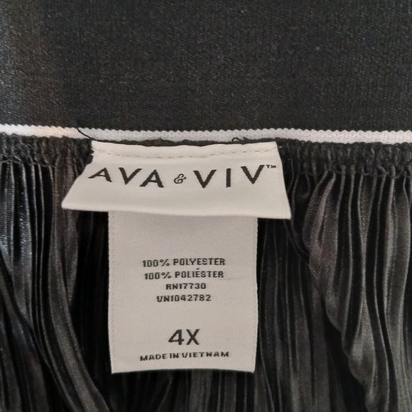 Ava & Viv Silver Metallic Midi Accordion Pleated Skirt - Picture 8 of 9